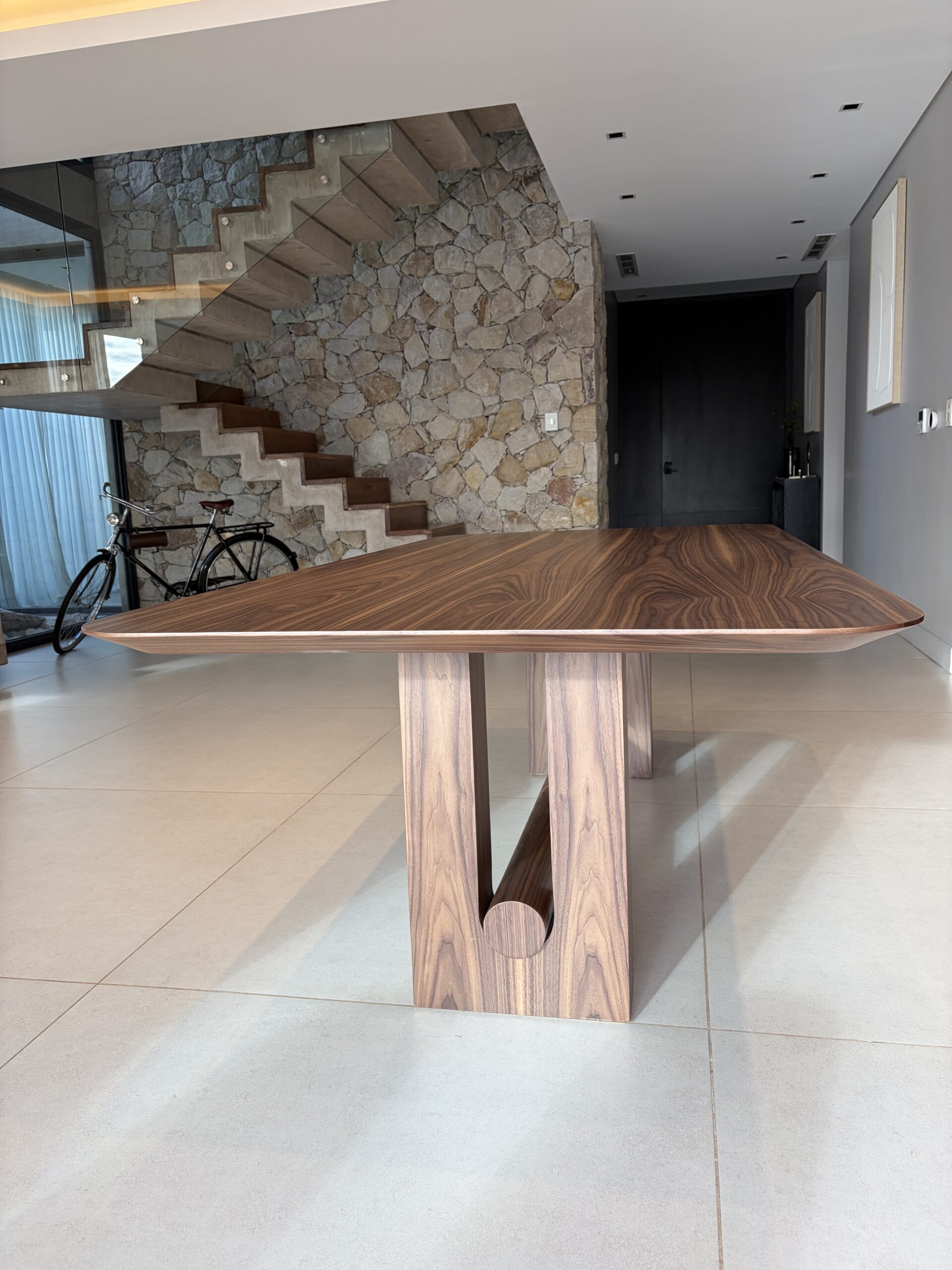 Mesa "Roma" en Nogal
